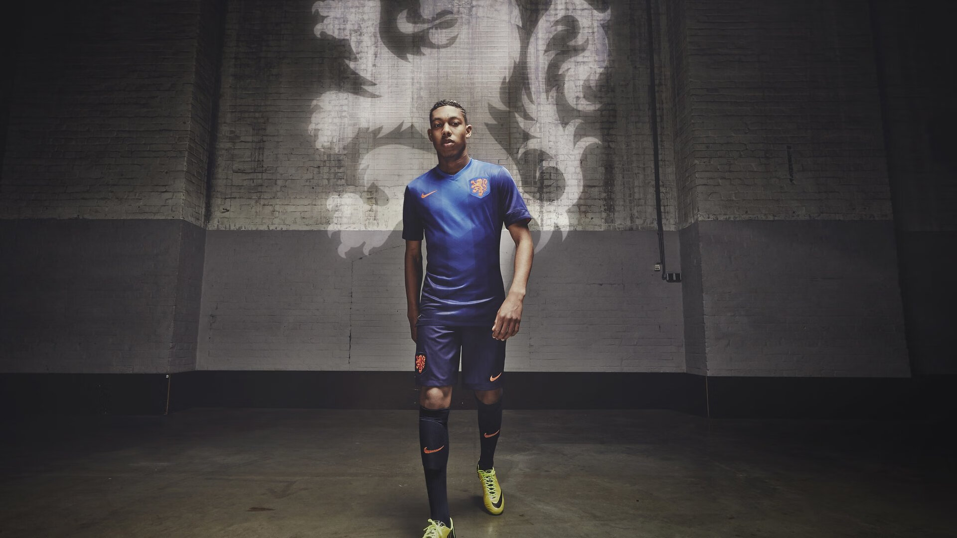 球员转身瞬间：欧冠中最惊险的盘球技巧，欧冠传球成功率